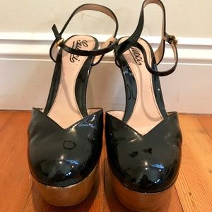 Gucci Patent Leather and Wood Heels - Black